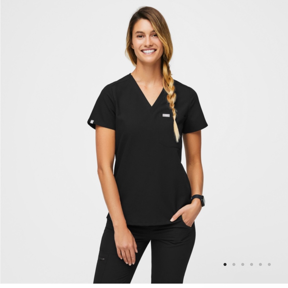 Catarina™ One-Pocket Scrub Top